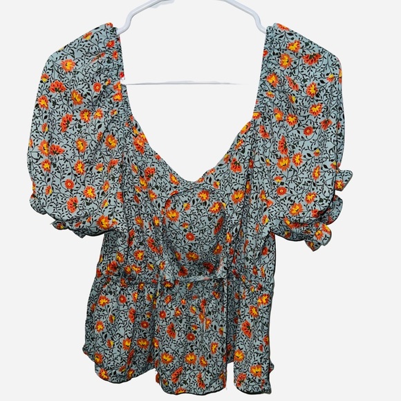 Sienna Sky Floral Crop Top With Open Back - Picture 2 of 10